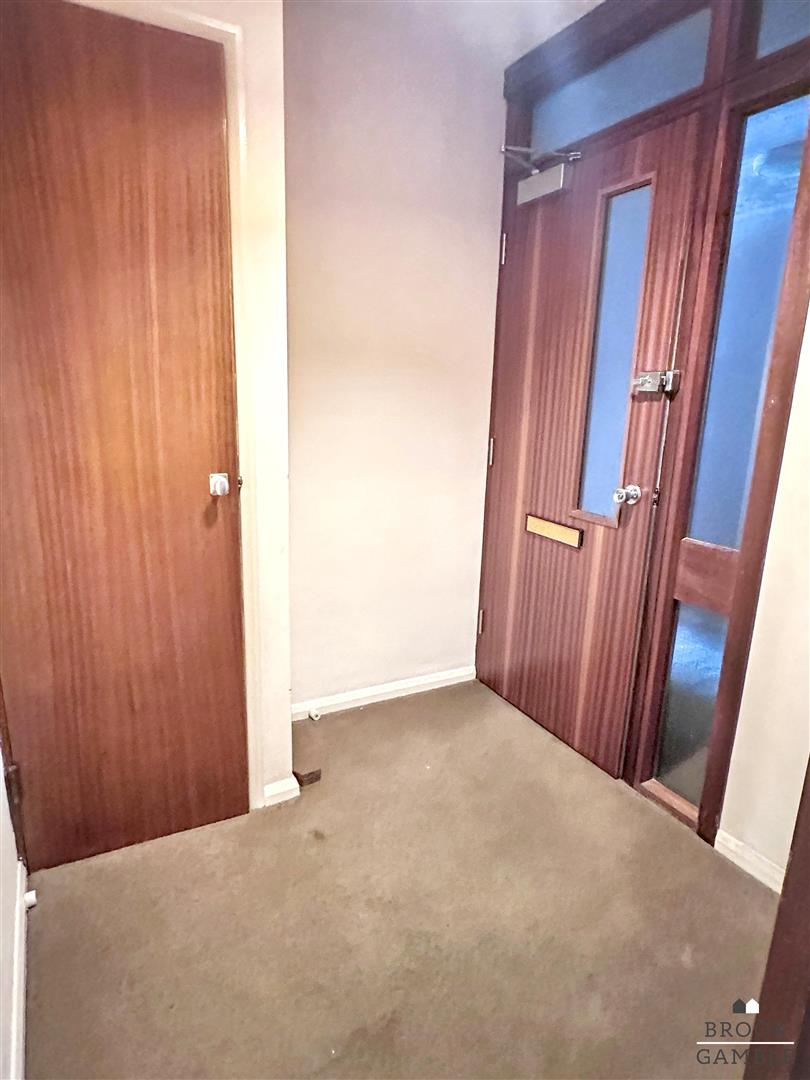 3 Bedroom Flat. St. Johns Road in Eastbourne,  3